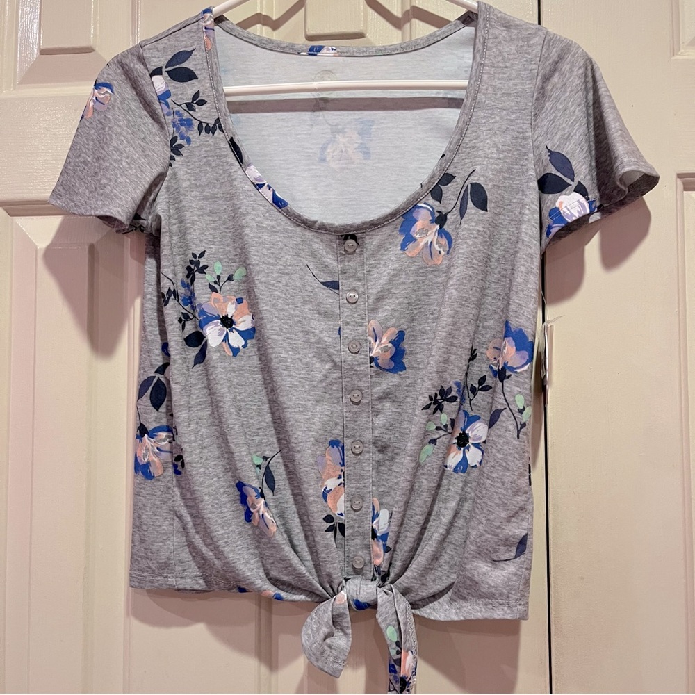 Floral Pattern Button Front Scoop Neck Tee Size XXS NWT